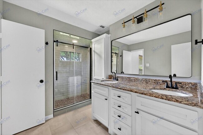 Building Photo - 3827 Clubway Ln
