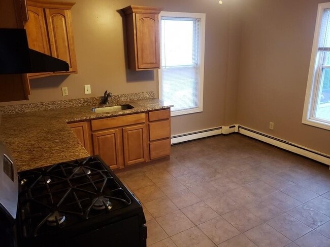 Building Photo - 450 Laurel Hill Ave