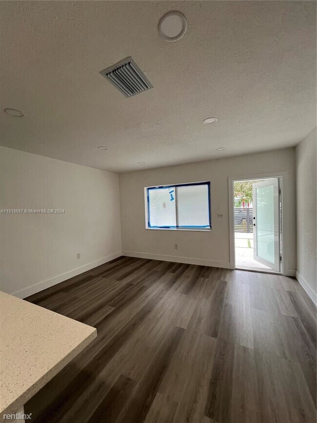 Building Photo - 3 br, 2.5 bath House - 5511 NW 1st Ave # 5511