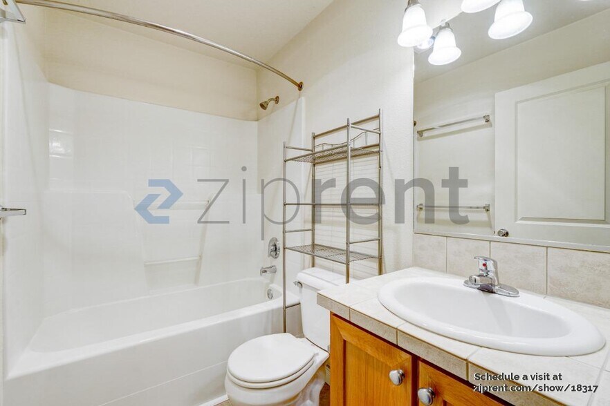 Building Photo - 2729 Rossiter Ln