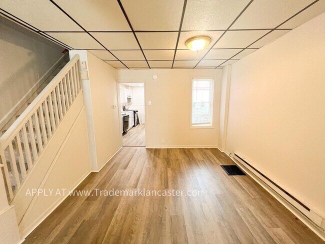 Building Photo - 482 New Dorwart St