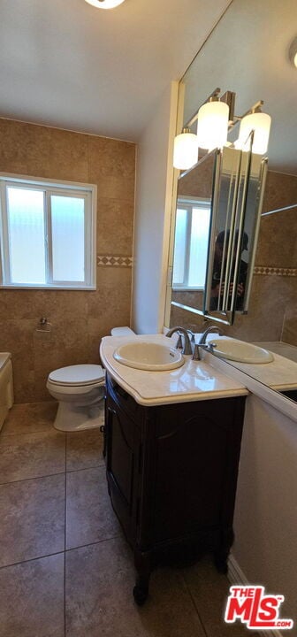 Building Photo - 451 S Doheny Dr