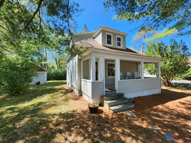 Building Photo - 387 College Ave