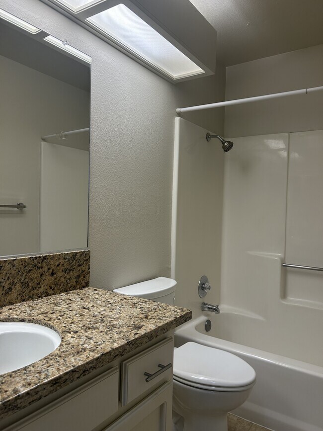 Building Photo - 2252 Southport Ln