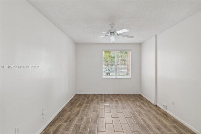 Building Photo - 6952 SW 39th St