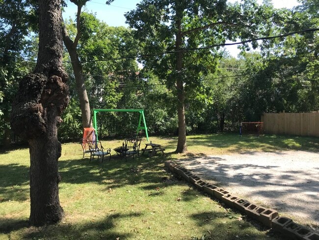 Building Photo - 443 N Grandview Blvd