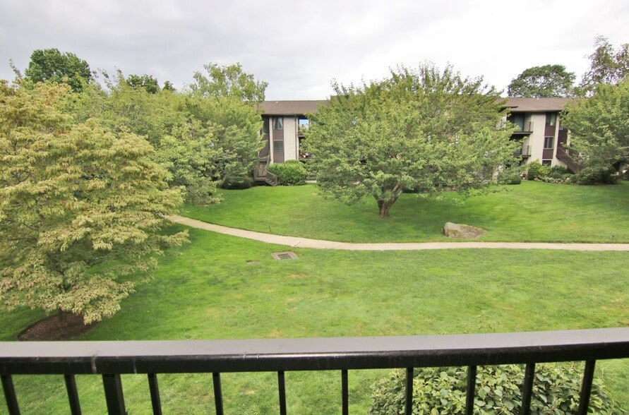 Building Photo - 249 Hamilton Ave