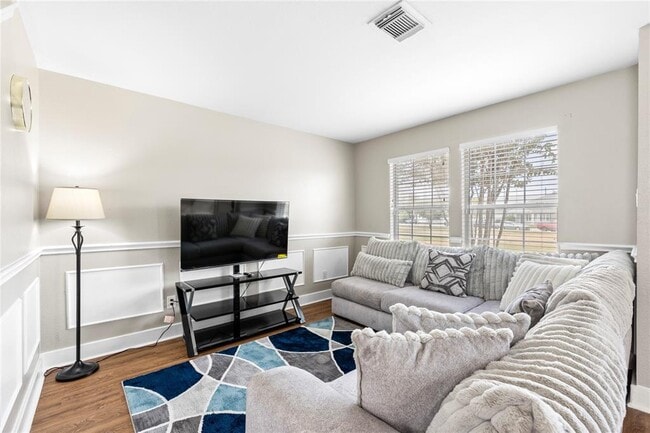 Building Photo - 1011 Grassy View Dr