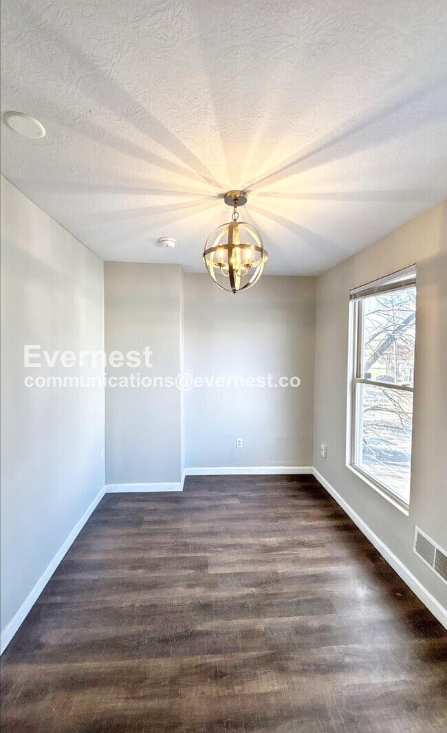 Building Photo - 37 S Yale Ave