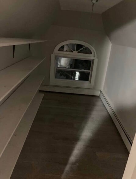 Building Photo - 7 Cottage Street Ext