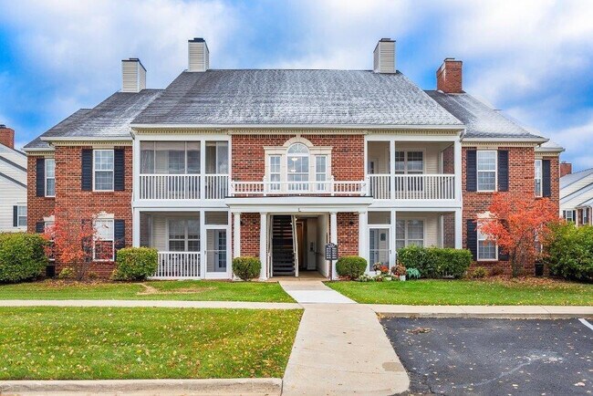 Primary Photo - 854 W Summerfield Gln Cir