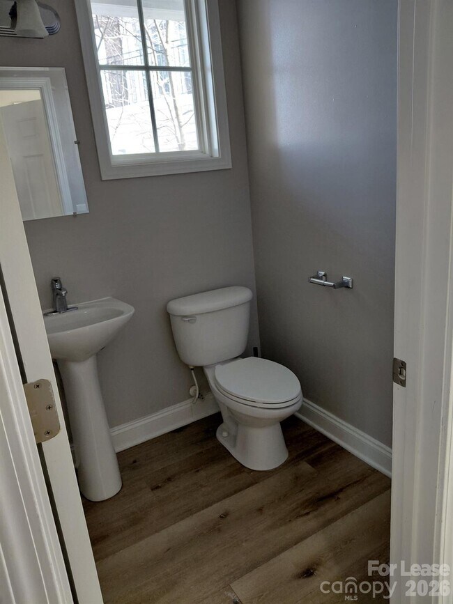 Building Photo - 105 Singleton Rd