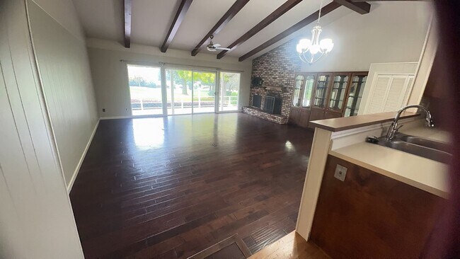 Building Photo - Beautiful Home with Golf course Views