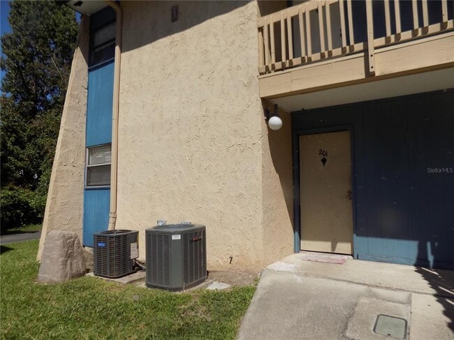 Building Photo - 2811 SW Archer Rd