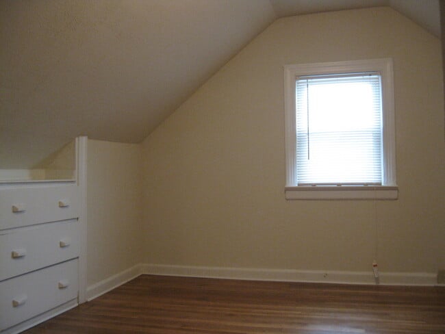 Building Photo - Beautiful single-family 3 bedroom home