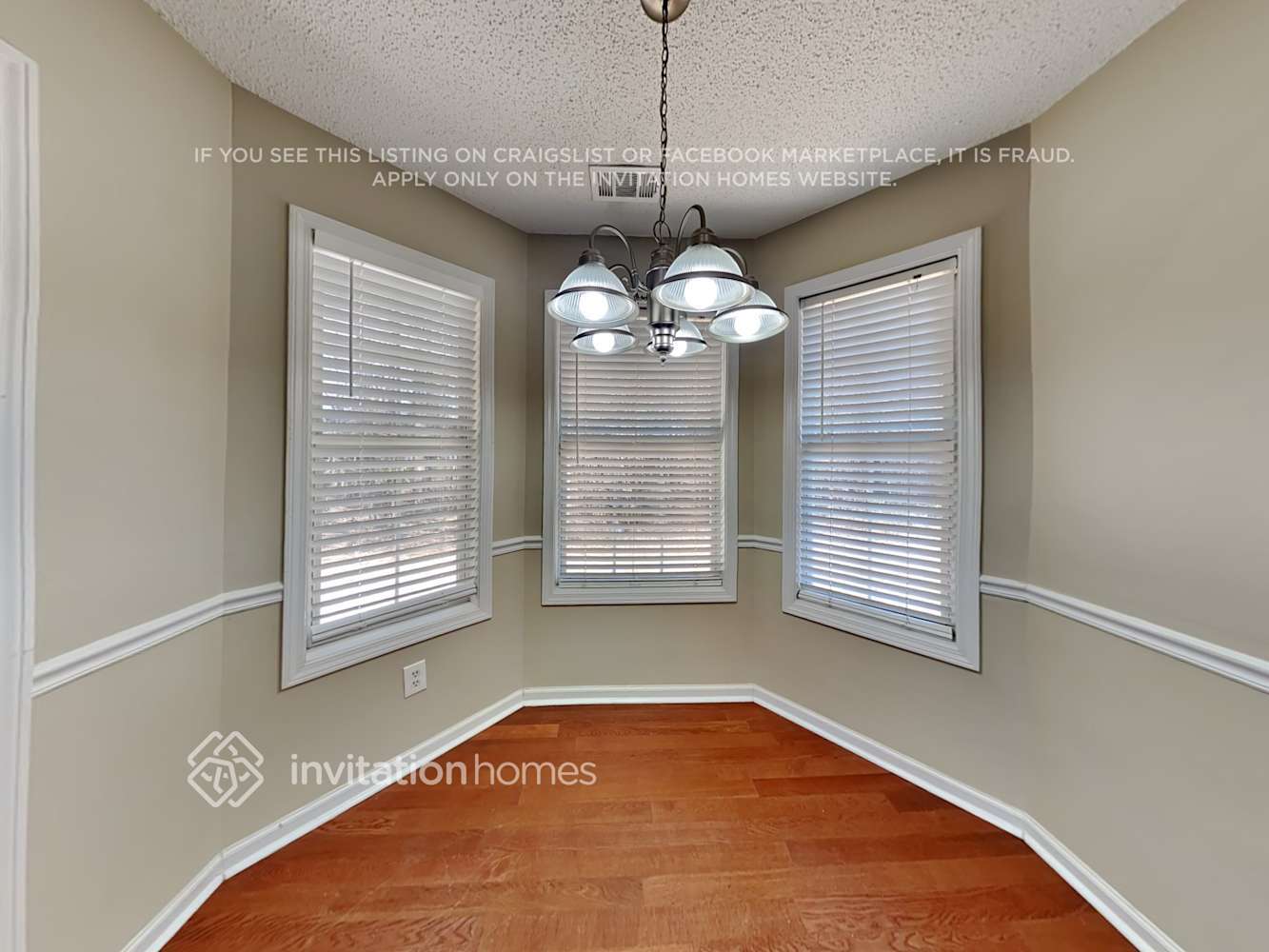 Building Photo - 1127 Chateau Terrace
