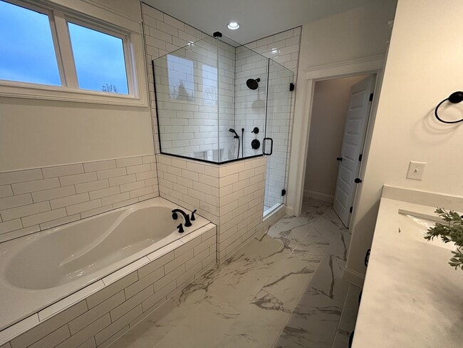 Building Photo - 1000 Alrich Ct