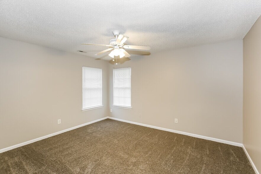 Building Photo - 12110 Stewarts Crossing Dr