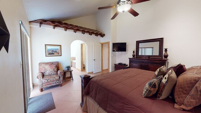 Building Photo - 3 Bedroom House by the Golf Course Fully Furnished