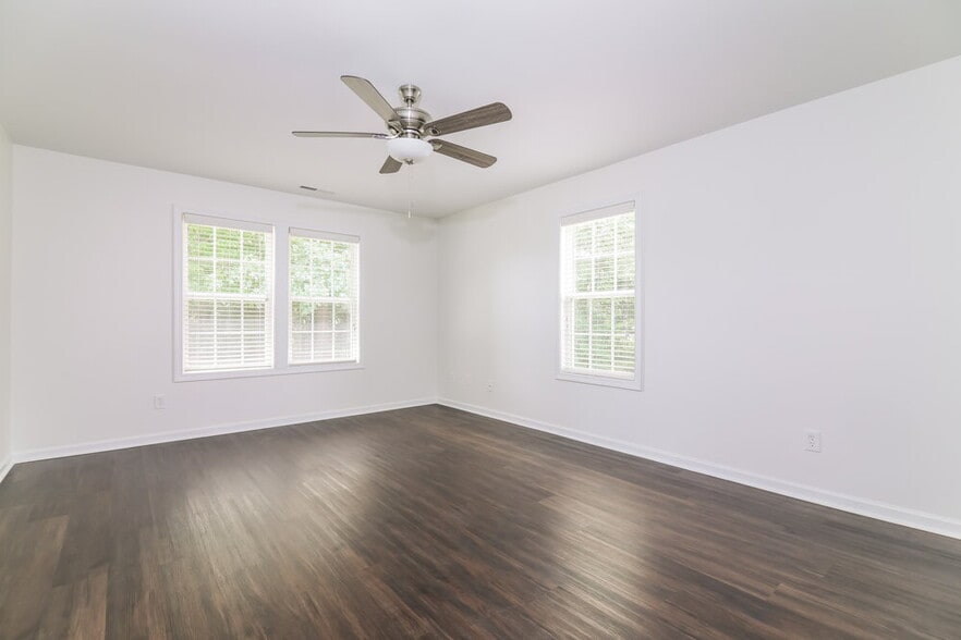 Building Photo - 3600 Saguaro Ct