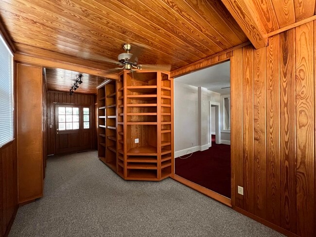 Building Photo - 411 Beard St