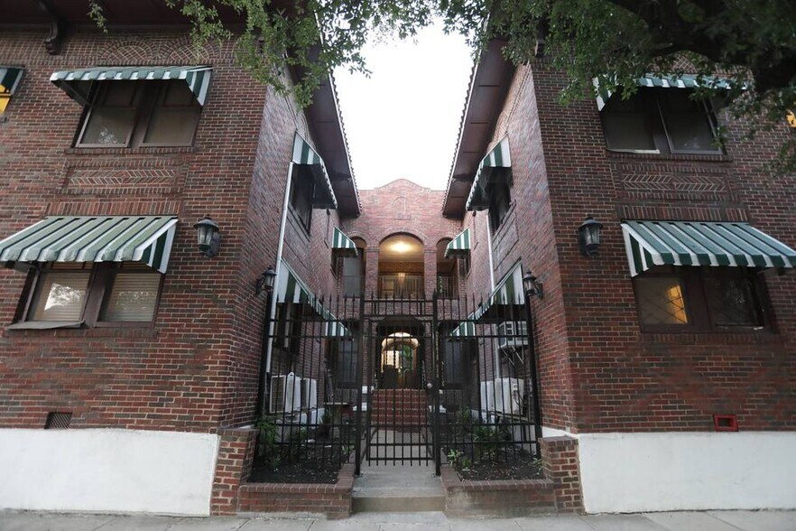 Building Photo - 1414 Austin St