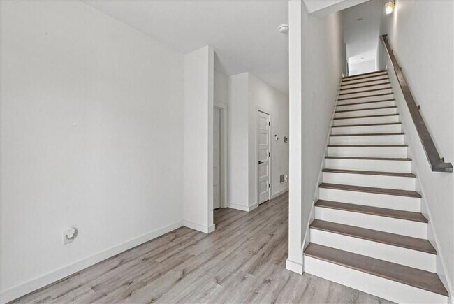 Building Photo - 1077 Glen Opal Dr