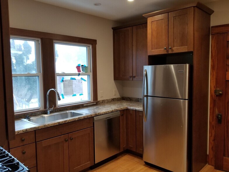 Kitchen - 2045 E Washington Ave