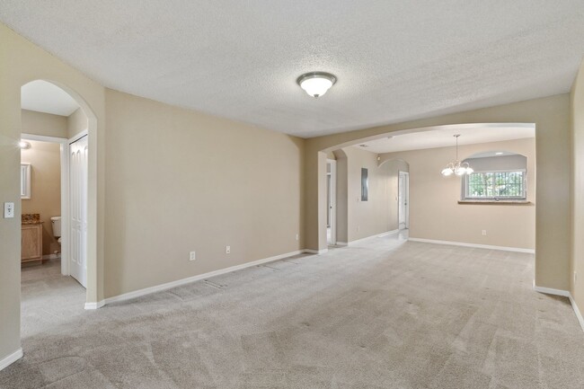 Building Photo - Move-in Special. Beautiful First floor con...