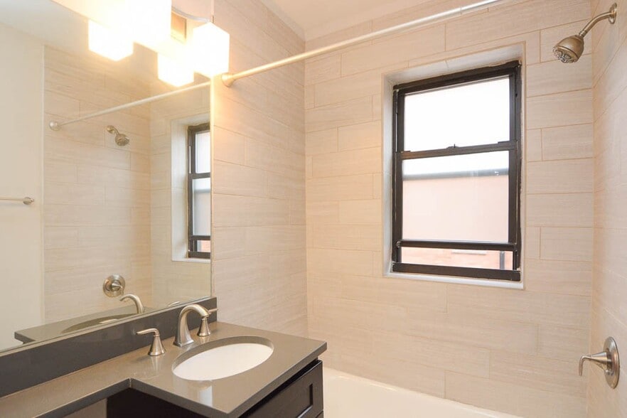 Building Photo - 2425 N Kedzie Blvd