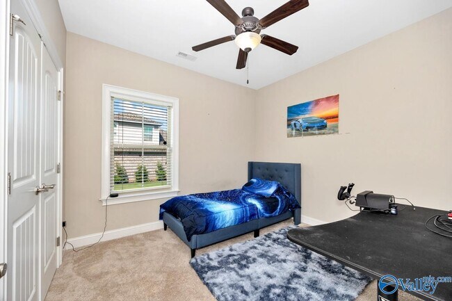 Building Photo - 216 SW Winterbranch Rd