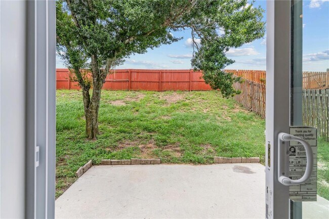 Building Photo - 421 Rollins Dr