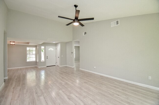 Building Photo - 22018 Grand Forks Dr