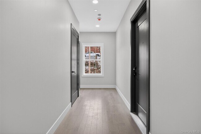 Building Photo - 10 Market St