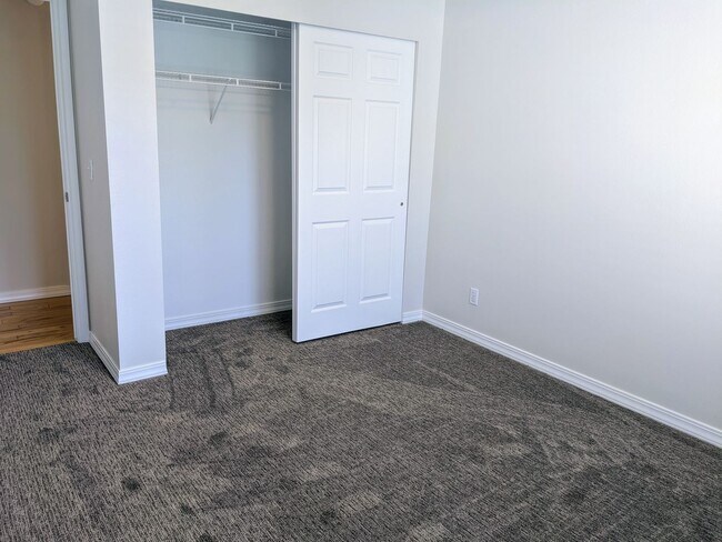 Building Photo - Updated Condo in Downtown Salt Lake City