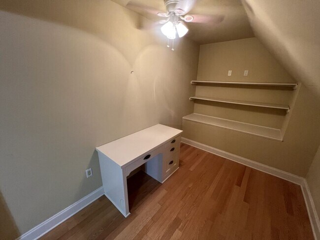 Building Photo - Elegant Two-Story Home with Outdoor Kitchen in Desirable Shadows Lake