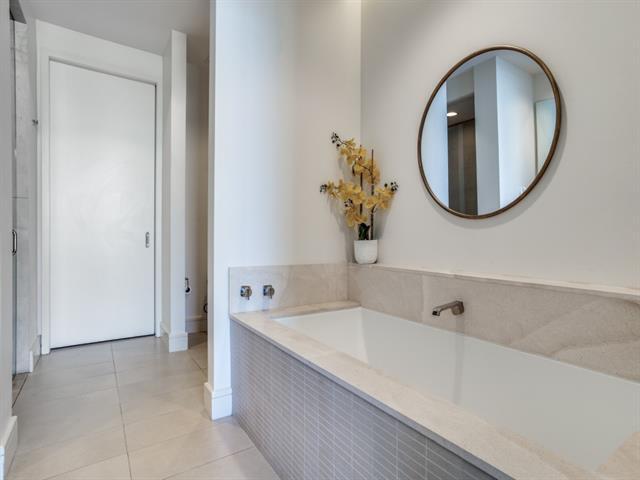 Building Photo - 2408 Victory Park Ln