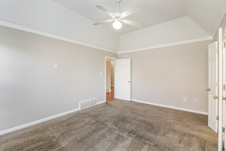 Building Photo - 2848 Rutherford Dr