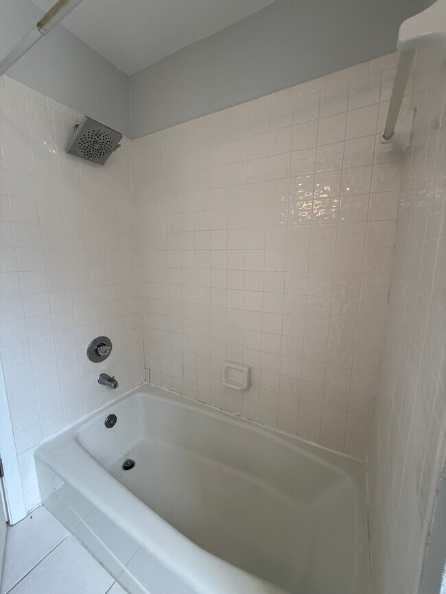 Building Photo - 1070 Sanibel Ct