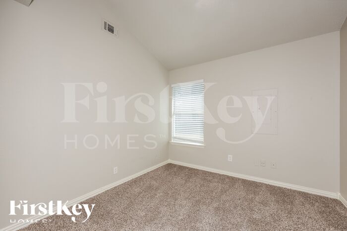 Building Photo - 600 Dayton Rd