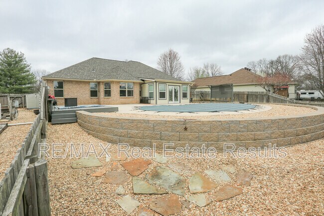 Building Photo - 57 Taylor Dr