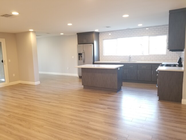Building Photo - 955 Magnolia Ave