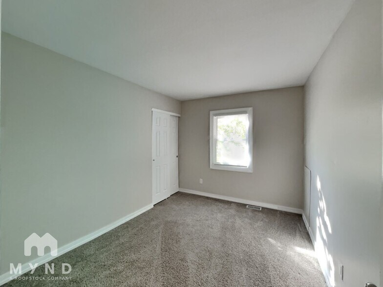 Building Photo - 3040 Wadsworth Ct