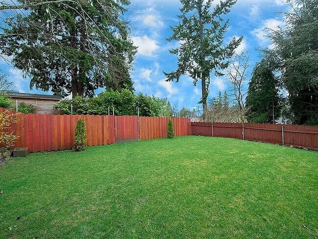 Building Photo - Classic Fauntleroy Home on a Spacious Lot ...