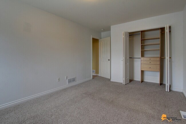 Building Photo - Exquisite Powder Ridge Home!