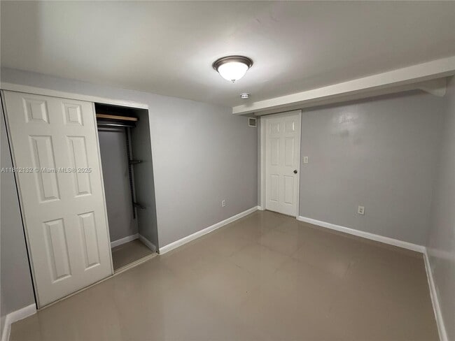 Building Photo - 533 NE 68th St