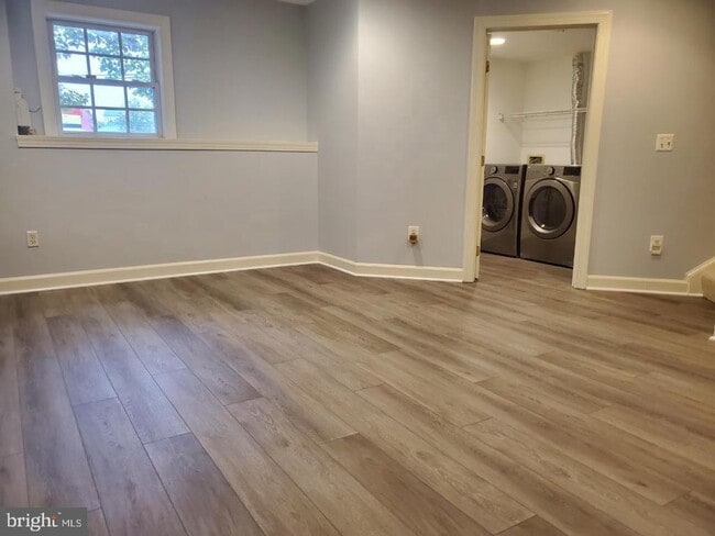 Building Photo - 8181 Skelton Cir