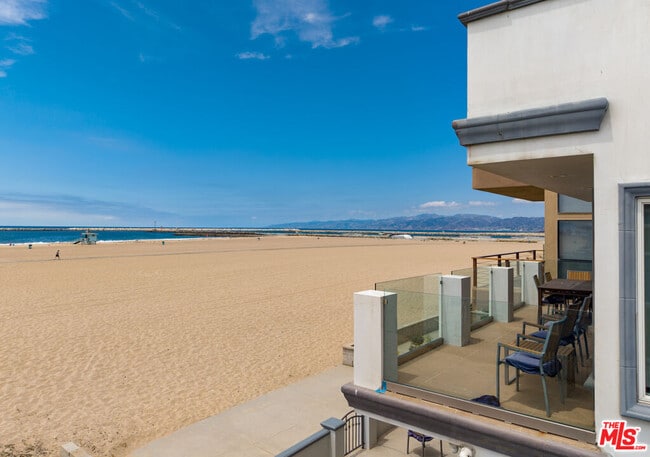 Building Photo - 6419 Ocean Front Walk