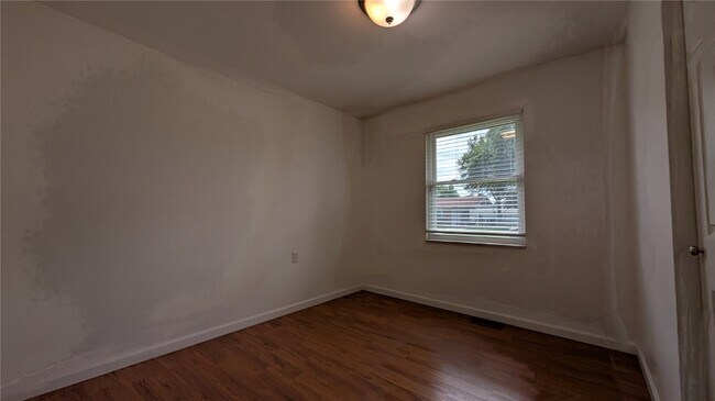 Building Photo - 3220 Highgate Ln