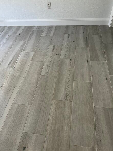 Building Photo - 4712 Golfview Blvd